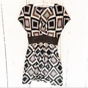 Express V Neck Geometric Print Cap Sleeve Dress